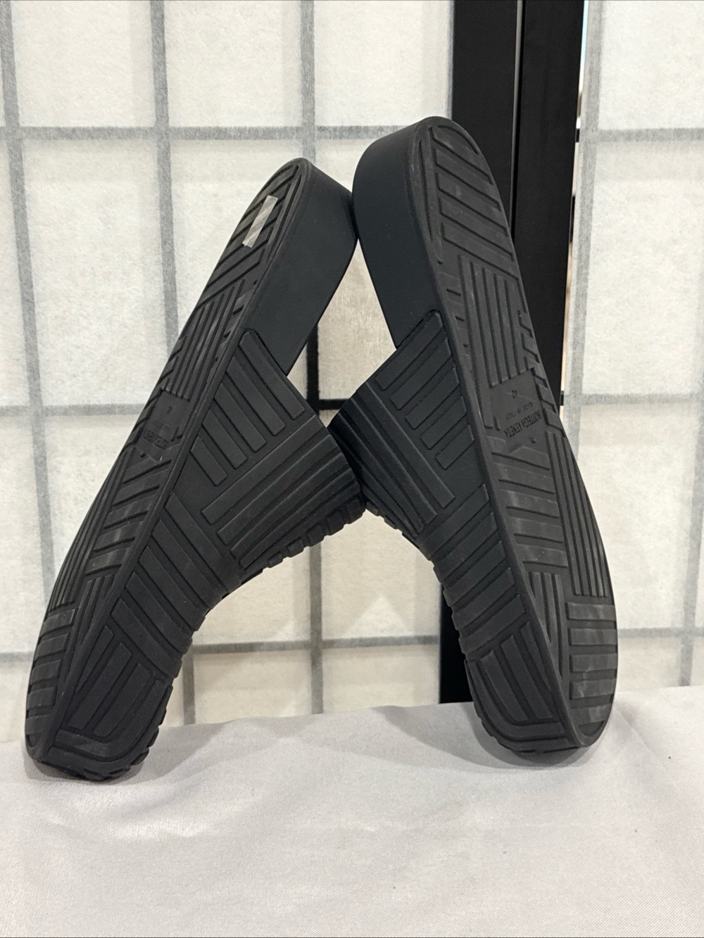 Bottega Veneta Rubber Slide Sandals Black Texture Slides Men’s US 9 EU 40 - Picture 8 of 9